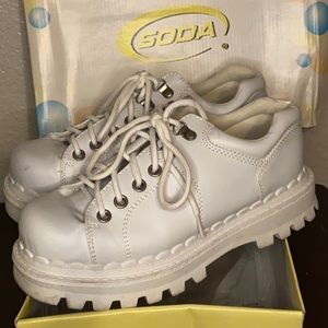 grunge||rave||alt||vintage||y2k|| white, chunky, lace up, boots/platforms